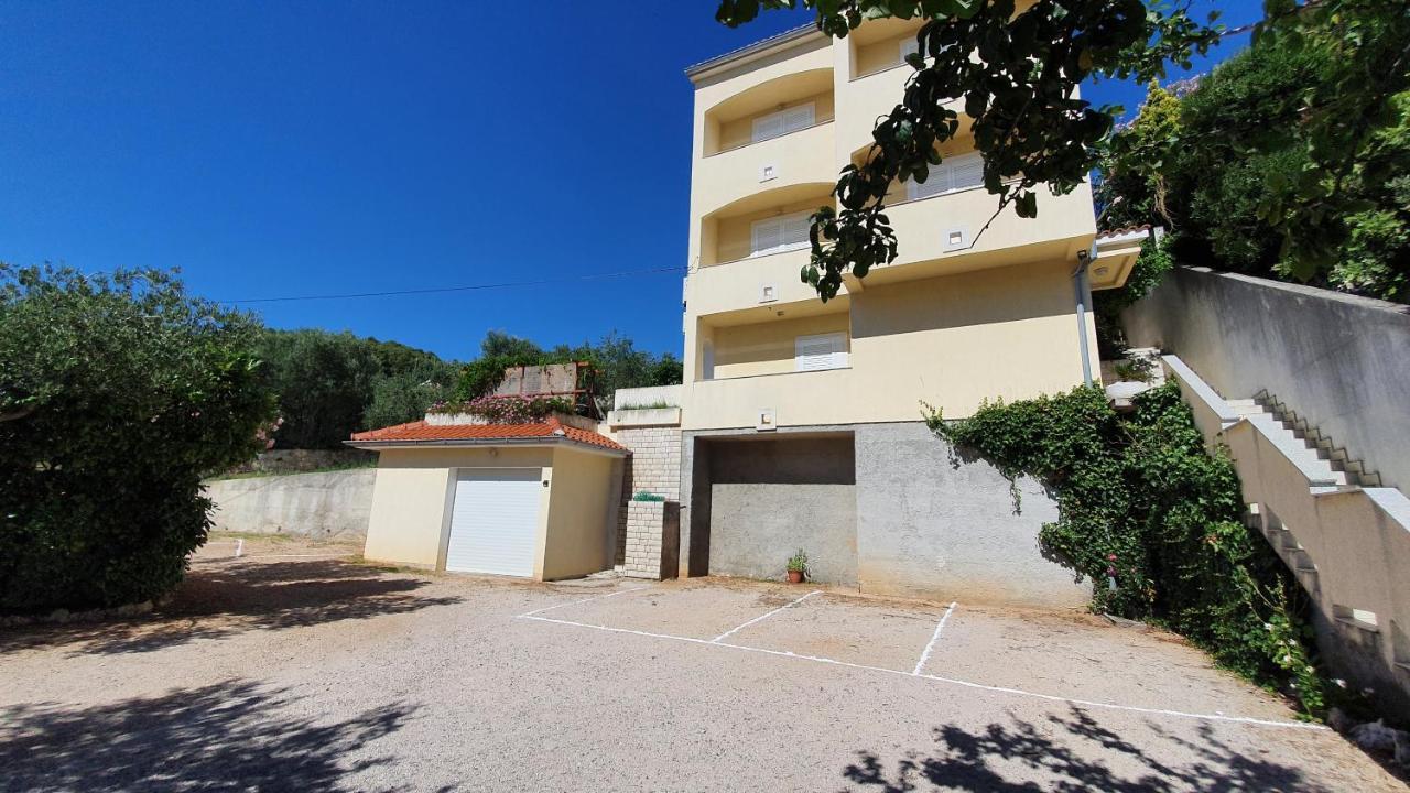 Apartments Maricic Banjol Екстериор снимка
