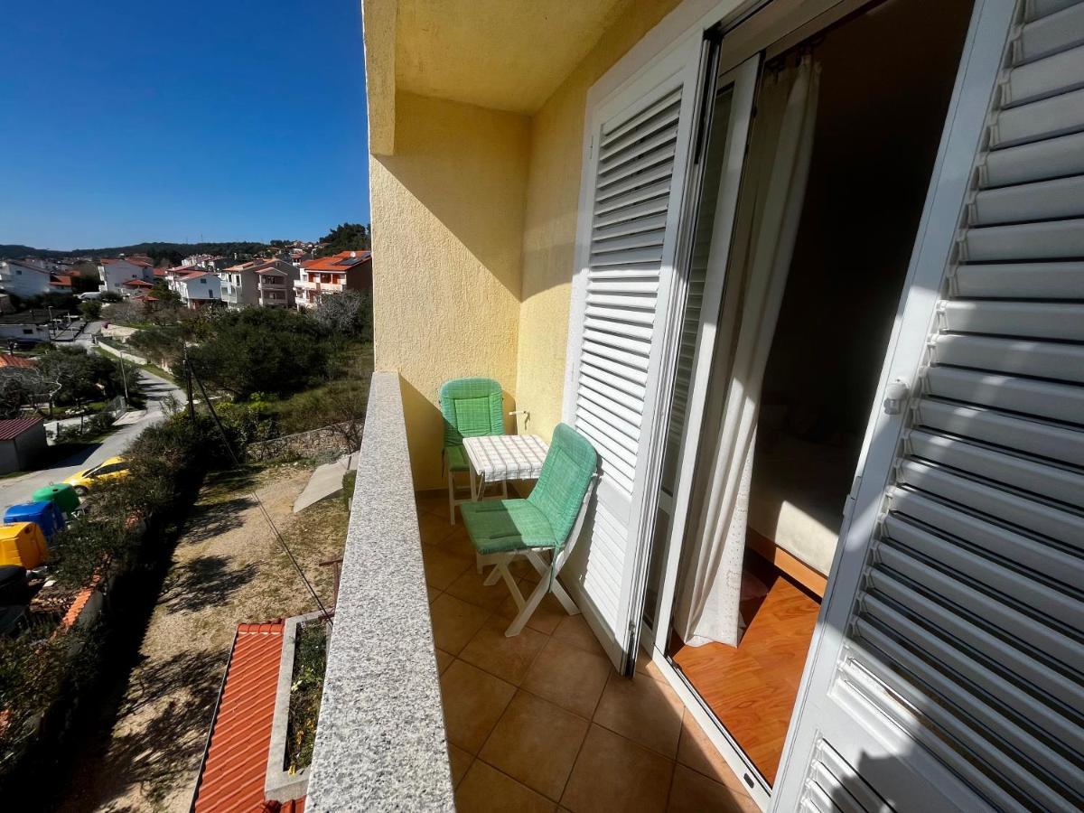 Apartments Maricic Banjol Екстериор снимка