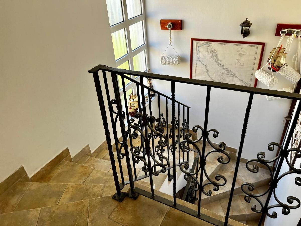 Apartments Maricic Banjol Екстериор снимка