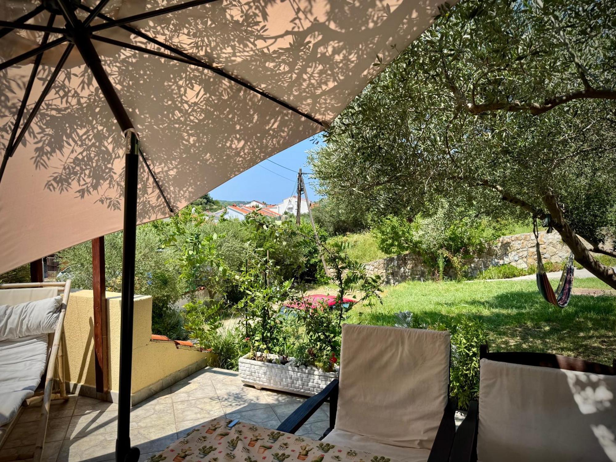 Apartments Maricic Banjol Екстериор снимка
