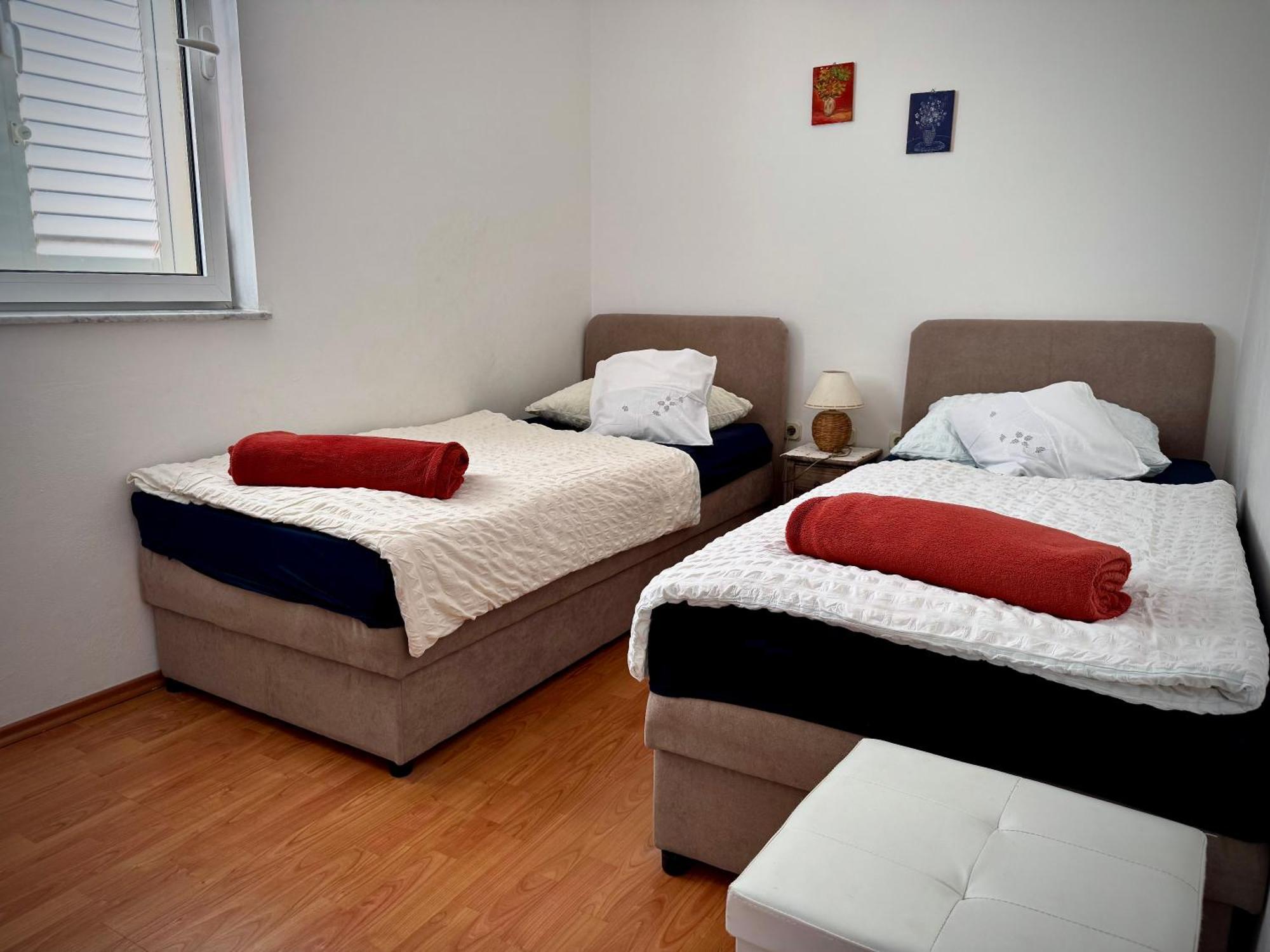 Apartments Maricic Banjol Екстериор снимка