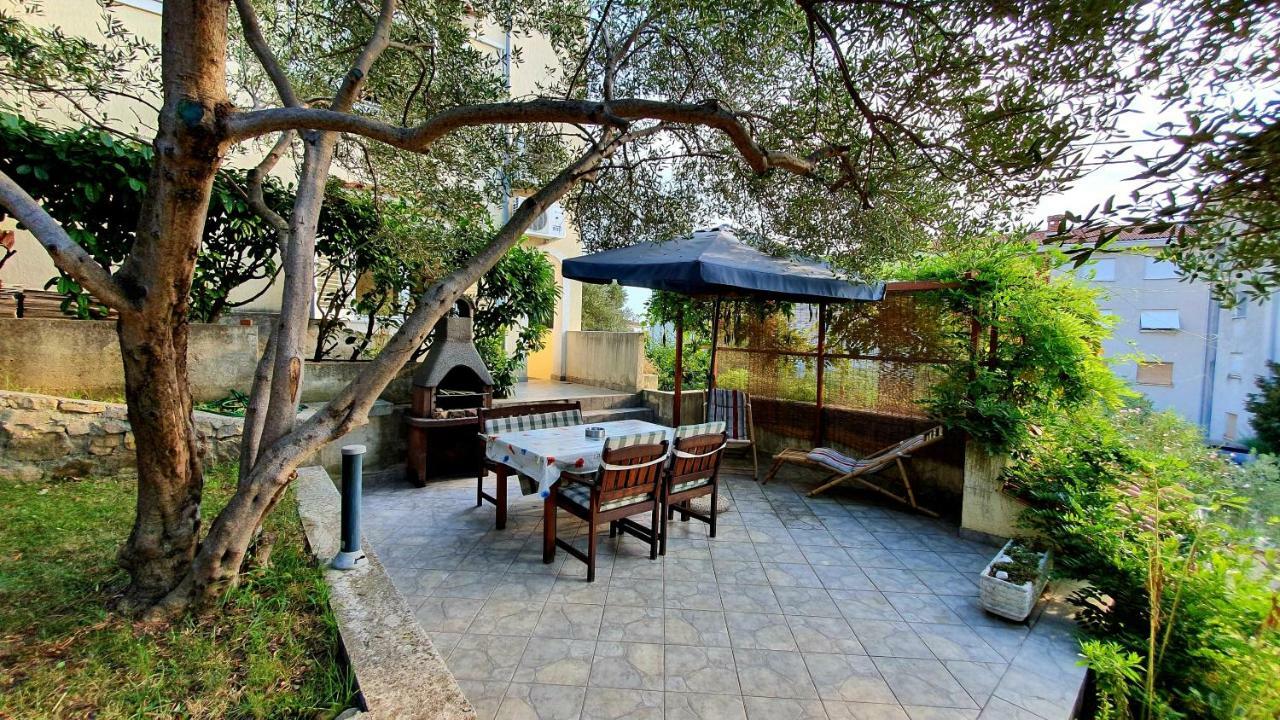 Apartments Maricic Banjol Екстериор снимка